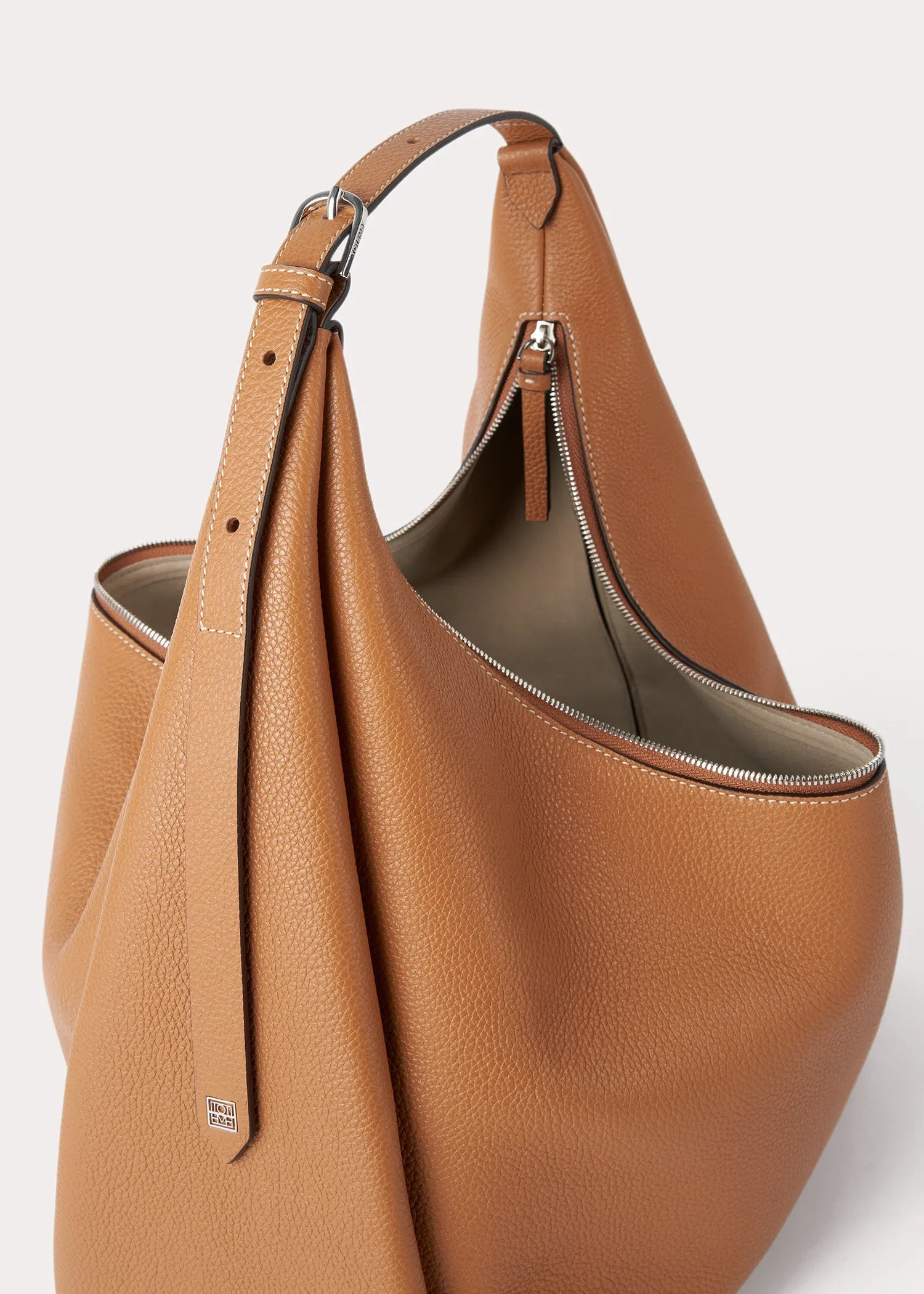 Belt hobo bag tan grain