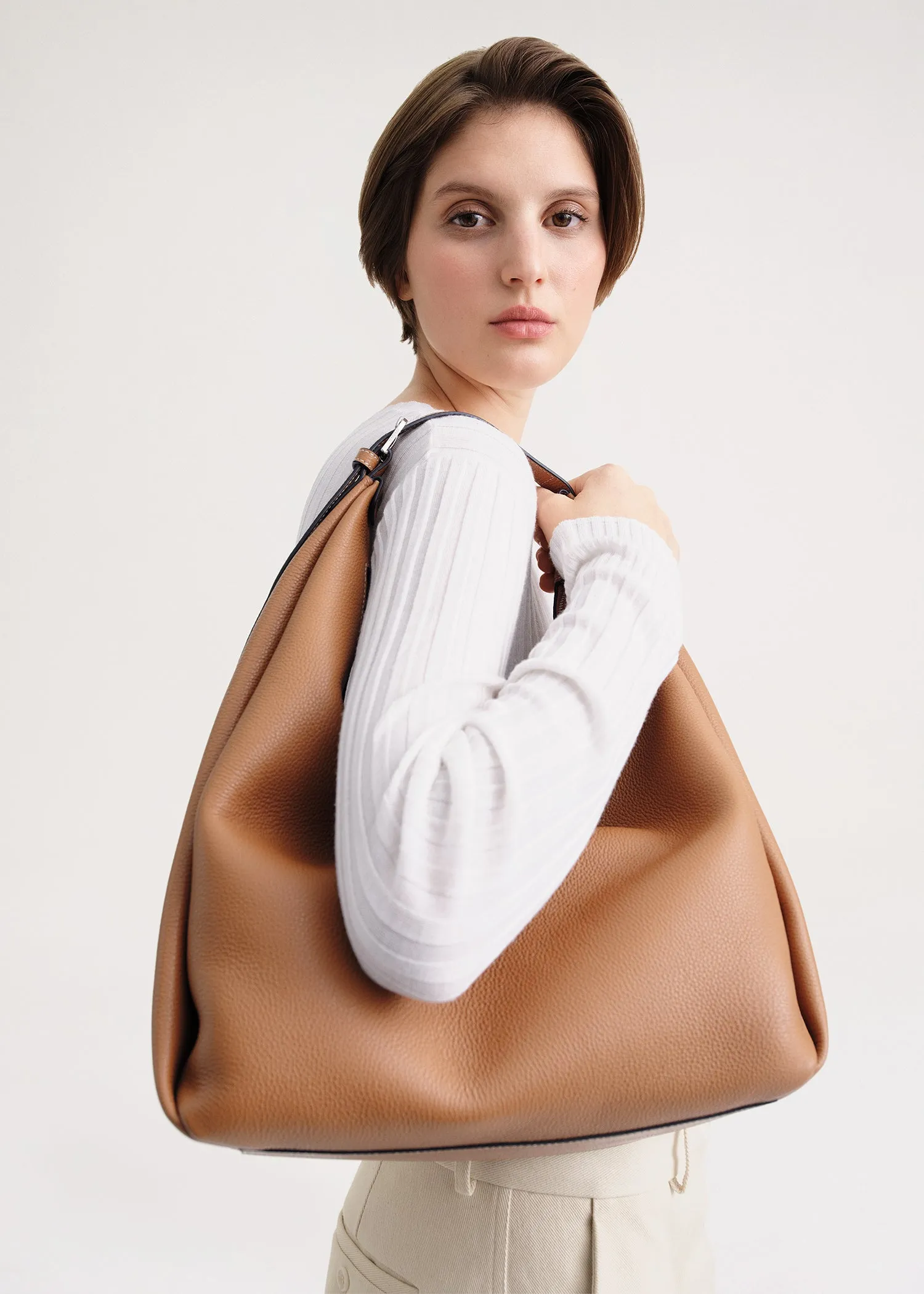 Belt hobo bag tan grain