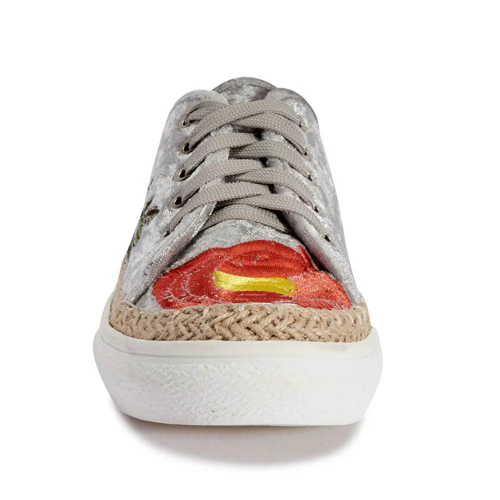 Flower embroided trainer