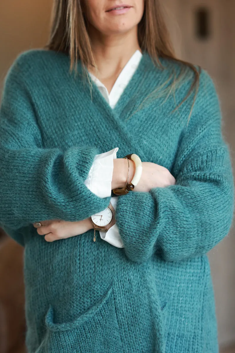 Gilet mi long en maille mohair vert céladon avec col enveloppant et poches