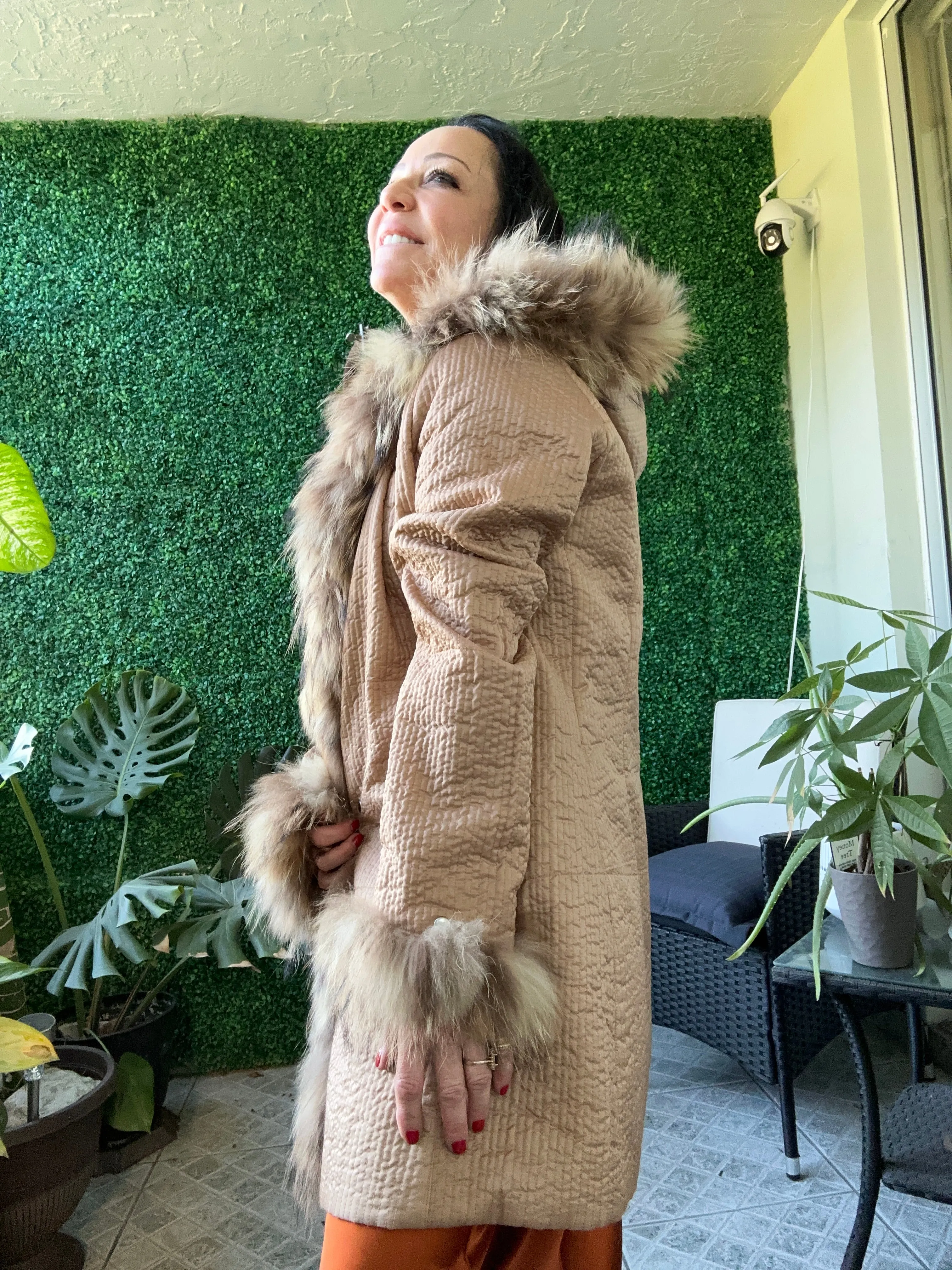 Vintage Camel Pleated Chiffon Genuine Raccoon Fur Hooded Collar Coat Windbreaker